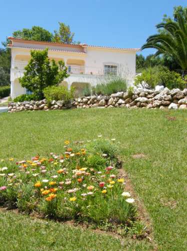 MORADIA TRADICIONAL PORTUGUESA COM PISCINA E VISTAS DESLUMBRANTES