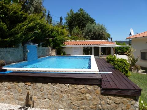 MORADIA TRADICIONAL PORTUGUESA COM PISCINA E VISTAS DESLUMBRANTES