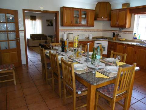 MORADIA TRADICIONAL PORTUGUESA COM PISCINA E VISTAS DESLUMBRANTES