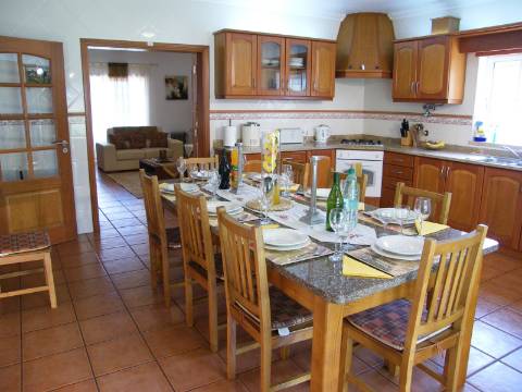 MORADIA TRADICIONAL PORTUGUESA COM PISCINA E VISTAS DESLUMBRANTES