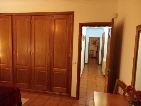 MORADIA TRADICIONAL PORTUGUESA COM PISCINA E VISTAS DESLUMBRANTES