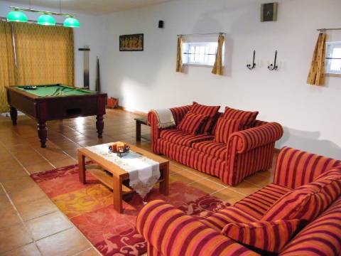 MORADIA TRADICIONAL PORTUGUESA COM PISCINA E VISTAS DESLUMBRANTES