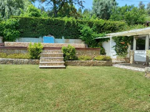 MORADIA TRADICIONAL PORTUGUESA COM PISCINA E VISTAS DESLUMBRANTES