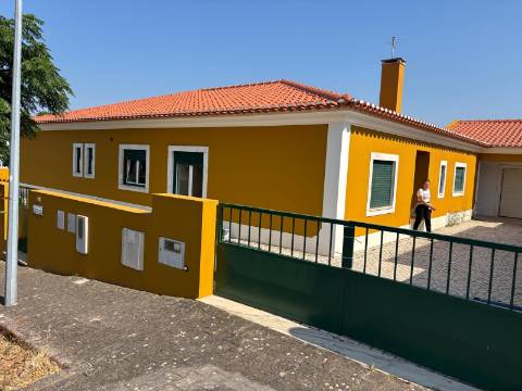 MOADIA INDEPENDENTE NUMA ZONA RESIDENCIAL CALMA PERTO DE CADAVAL