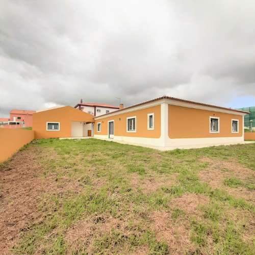 MOADIA INDEPENDENTE NUMA ZONA RESIDENCIAL CALMA PERTO DE CADAVAL