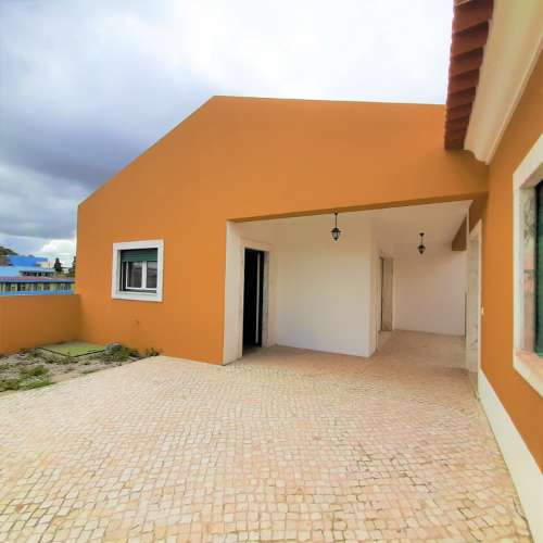 MOADIA INDEPENDENTE NUMA ZONA RESIDENCIAL CALMA PERTO DE CADAVAL