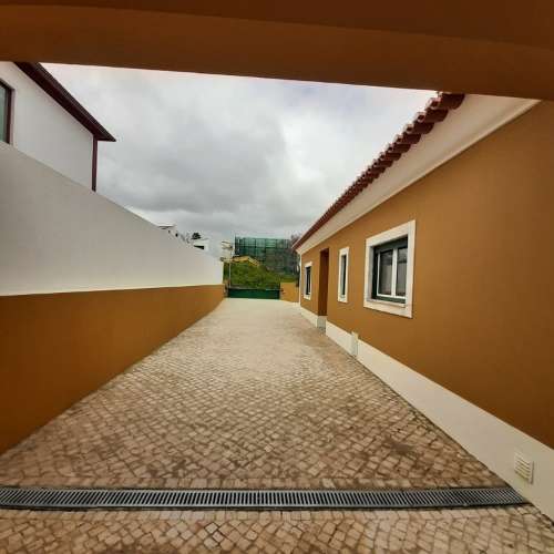 MOADIA INDEPENDENTE NUMA ZONA RESIDENCIAL CALMA PERTO DE CADAVAL