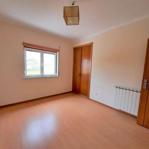 MOADIA INDEPENDENTE NUMA ZONA RESIDENCIAL CALMA PERTO DE CADAVAL