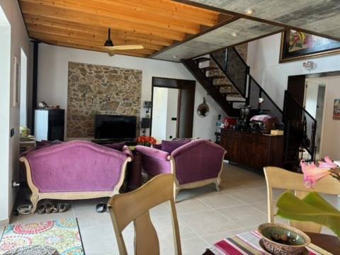 Moradia T3 com Piscina e Vista Panorâmica sobre a Serra do Bouro