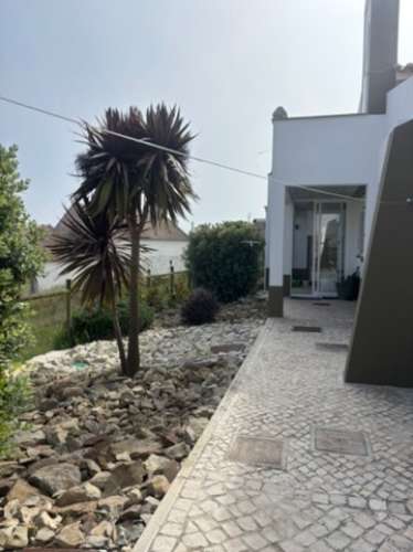 Moradia T3 com Piscina e Vista Panorâmica sobre a Serra do Bouro