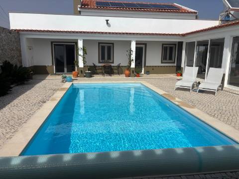 Moradia T3 com Piscina e Vista Panorâmica sobre a Serra do Bouro