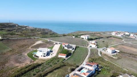 Moradia T3 com Piscina e Vista Panorâmica sobre a Serra do Bouro