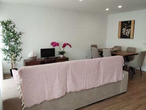 EXCELENTE APARTAMENTO T2 PARA ARRENDAR - BATALHA