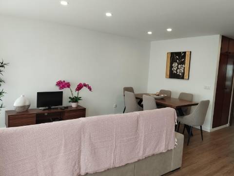 EXCELENTE APARTAMENTO T2 PARA ARRENDAR - BATALHA