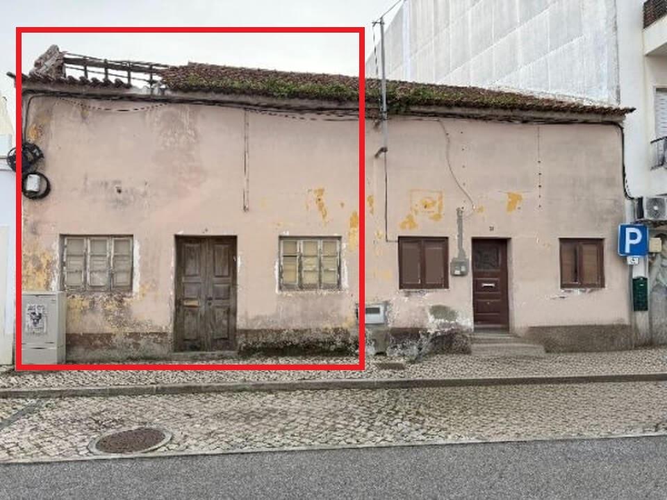 Moradia para reconstruir - centro da cidade de Caldas da Rainha