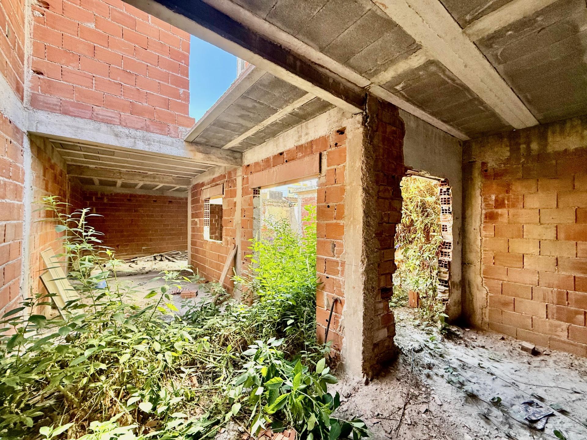 Moradia para reconstruir - centro da cidade de Caldas da Rainha