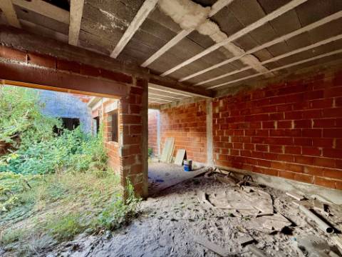 Moradia para reconstruir - centro da cidade de Caldas da Rainha