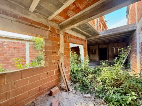 Moradia para reconstruir - centro da cidade de Caldas da Rainha