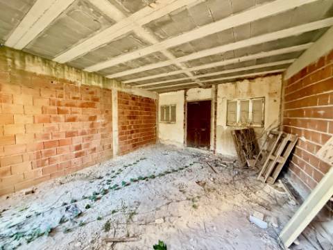 Moradia para reconstruir - centro da cidade de Caldas da Rainha