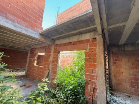 Moradia para reconstruir - centro da cidade de Caldas da Rainha