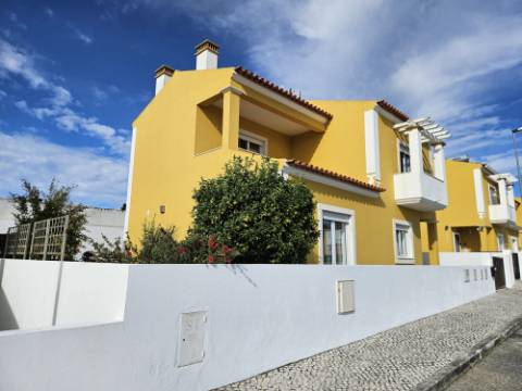 MORADIA DE 2 QUARTOS NA HISTORICA ALDEIA DA AMOREIRA