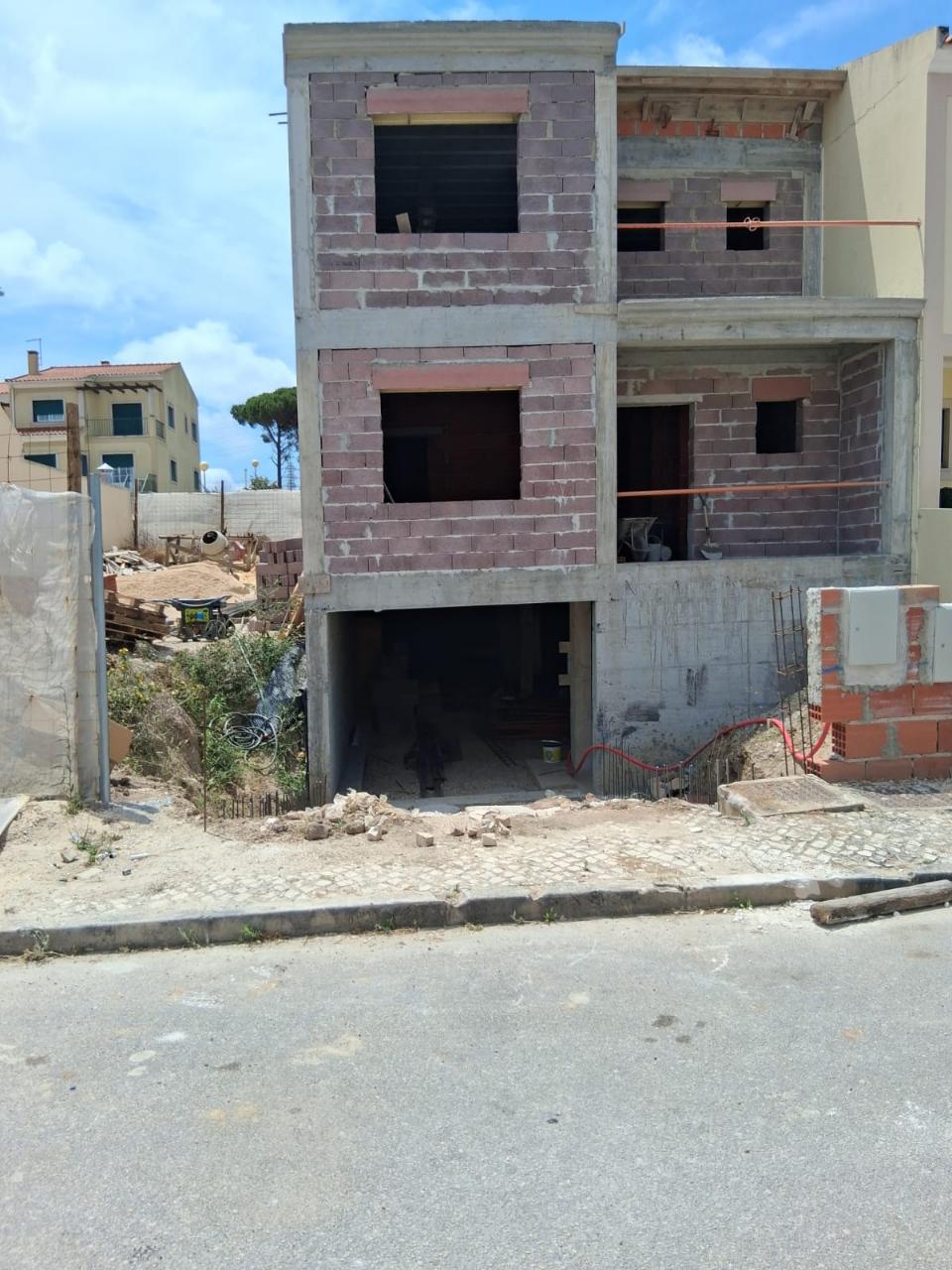 MORADIA EM CONSTRUÇÃO ZONA CALMA CALDAS DA RAINHA