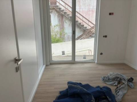 MORADIA MODERNA COM PISCINA EM SAO GREGORIO