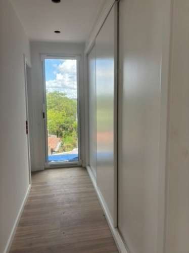 MORADIA MODERNA COM PISCINA EM SAO GREGORIO