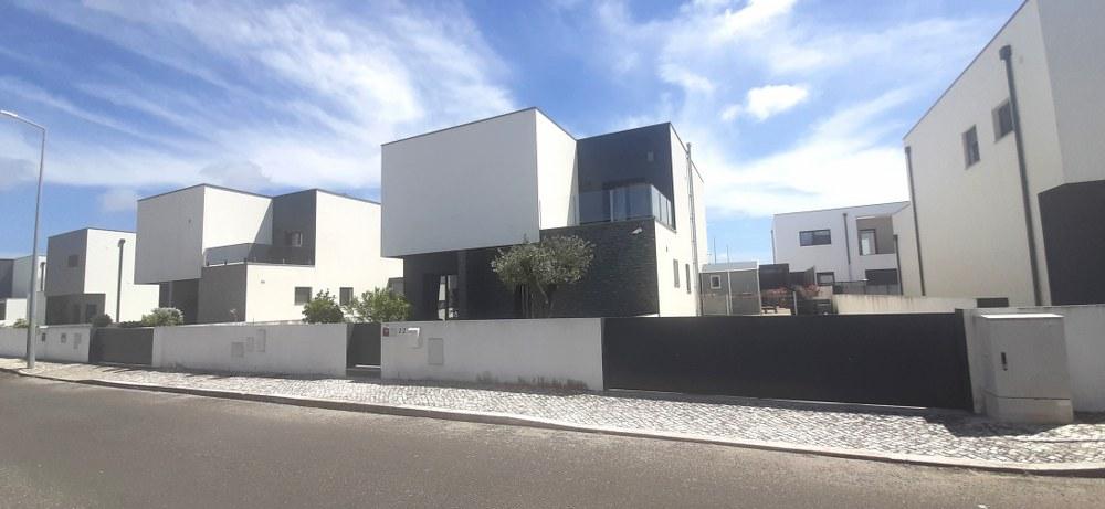 MORADIA DE LUXO T4 COM PISCINA AQUECIDA PERTO DE CALDAS DA RAINHA