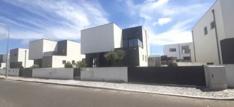 MORADIA DE LUXO T4 COM PISCINA AQUECIDA PERTO DE CALDAS DA RAINHA