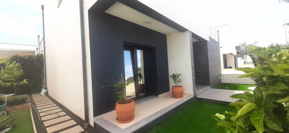 MORADIA DE LUXO T4 COM PISCINA AQUECIDA PERTO DE CALDAS DA RAINHA