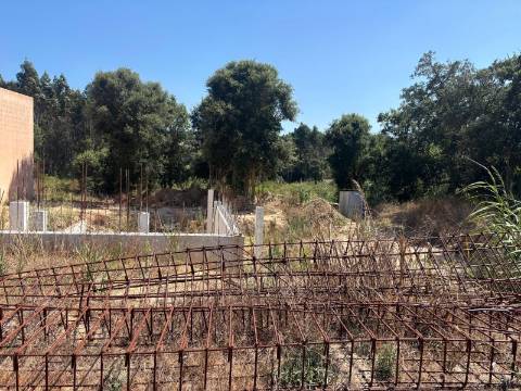 MORADIA COM PISCINA PRIVADA JUNTO À BARRAGEM DE A-DOS-NEGROS, ÓBIDOS