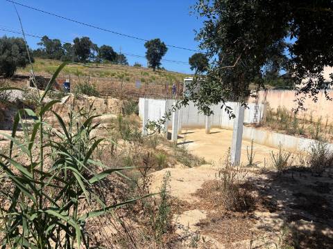 MORADIA COM PISCINA PRIVADA JUNTO À BARRAGEM DE A-DOS-NEGROS, ÓBIDOS