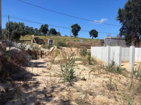 MORADIA COM PISCINA PRIVADA JUNTO À BARRAGEM DE A-DOS-NEGROS, ÓBIDOS