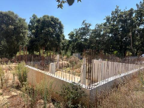 MORADIA COM PISCINA PRIVADA JUNTO À BARRAGEM DE A-DOS-NEGROS, ÓBIDOS