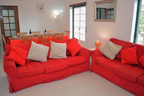 MORADIA TRADICIONAL PORTUGUESA DE 4 QUARTOS COM PISCINA AQUECIDA PERTO DE OBIDOS