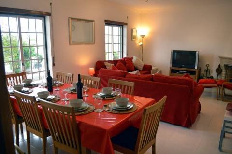 MORADIA TRADICIONAL PORTUGUESA DE 4 QUARTOS COM PISCINA AQUECIDA PERTO DE OBIDOS