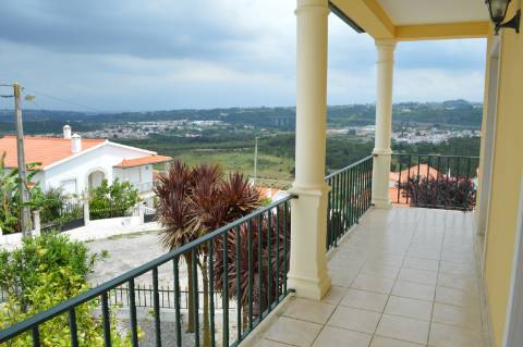 MORADIA TRADICIONAL PORTUGUESA DE 4 QUARTOS COM PISCINA AQUECIDA PERTO DE OBIDOS