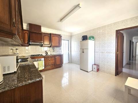 MORADIA TRADICIONAL PORTUGUESA DE 4 QUARTOS COM PISCINA AQUECIDA PERTO DE OBIDOS