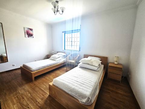 MORADIA TRADICIONAL PORTUGUESA DE 4 QUARTOS COM PISCINA AQUECIDA PERTO DE OBIDOS