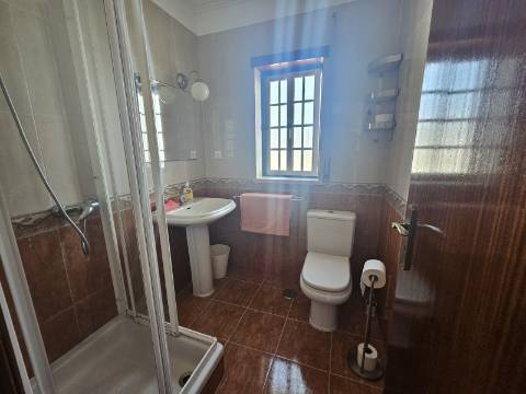 MORADIA TRADICIONAL PORTUGUESA DE 4 QUARTOS COM PISCINA AQUECIDA PERTO DE OBIDOS