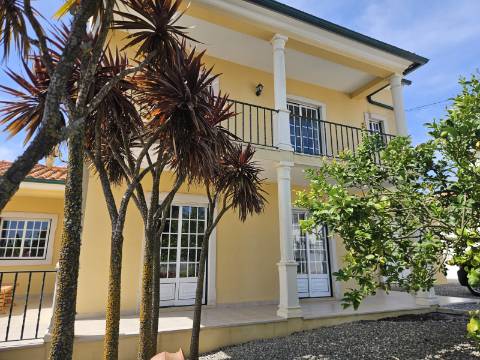 MORADIA TRADICIONAL PORTUGUESA DE 4 QUARTOS COM PISCINA AQUECIDA PERTO DE OBIDOS