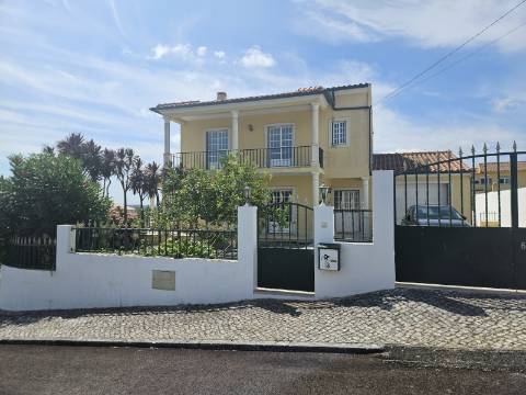 MORADIA TRADICIONAL PORTUGUESA DE 4 QUARTOS COM PISCINA AQUECIDA PERTO DE OBIDOS