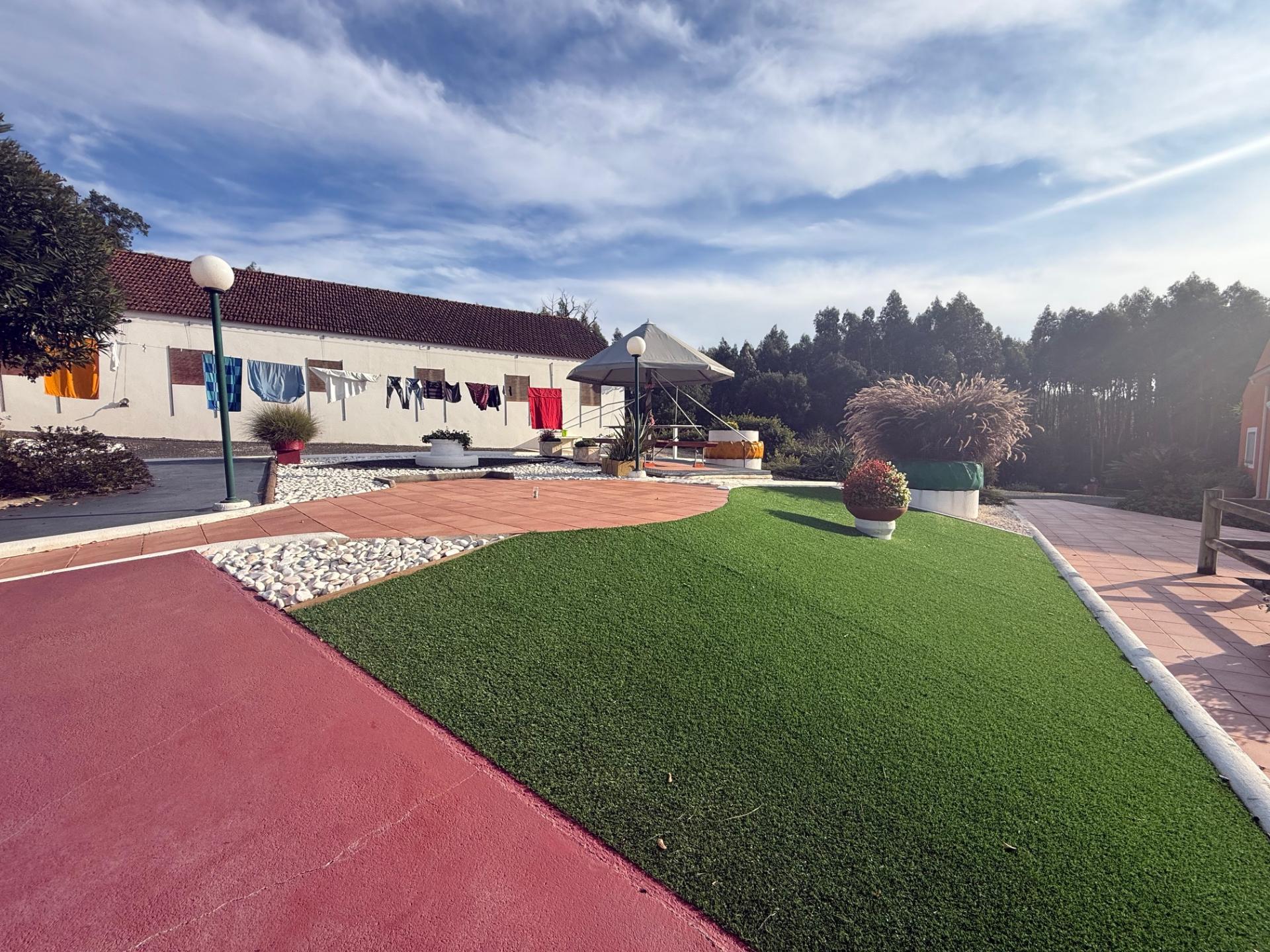 Quintinha com habitação, armazéns e terreno - Rio Maior