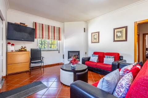 Quintinha com habitação, armazéns e terreno - Rio Maior