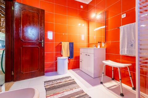 Quintinha com habitação, armazéns e terreno - Rio Maior