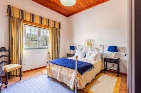 Quintinha com habitação, armazéns e terreno - Rio Maior