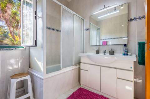 Quintinha com habitação, armazéns e terreno - Rio Maior