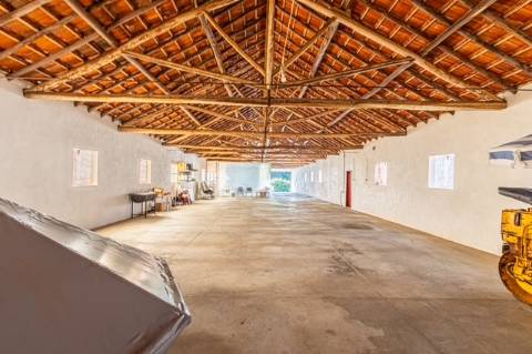 Quintinha com habitação, armazéns e terreno - Rio Maior