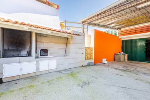 Quintinha com habitação, armazéns e terreno - Rio Maior